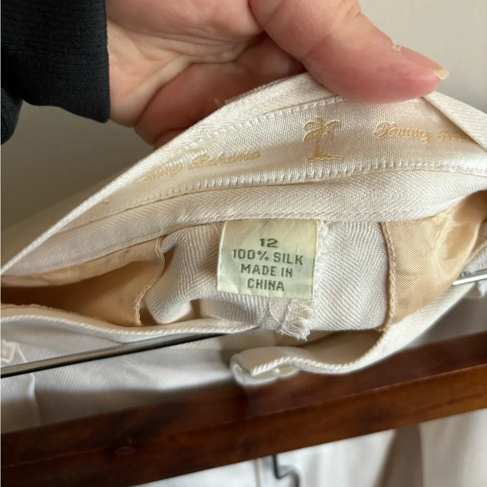 Tommy Bahama Bermuda shorts in color cream‎ size 12